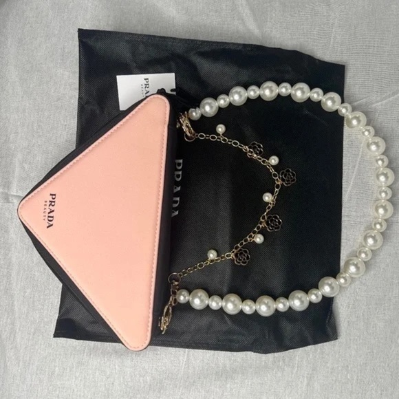 Prada Cluch (straps not included) - Picture 5 of 6